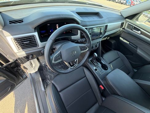 Used 2023 Volkswagen Atlas SE FWD image 17