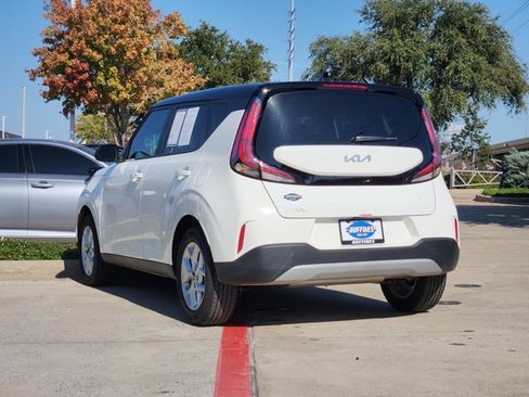 Certified 2025 Kia Soul S image 6