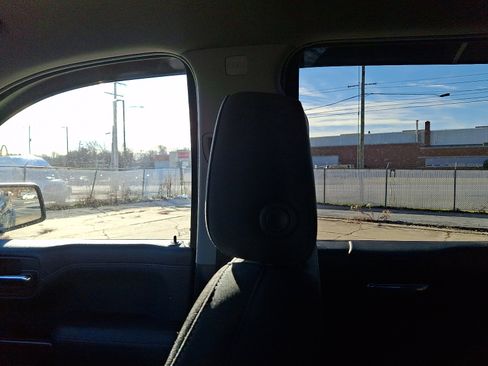 Used 2021 Chevrolet Silverado 1500 LT image 17