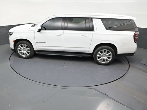 Used 2022 Chevrolet Suburban High Country RWD image 12