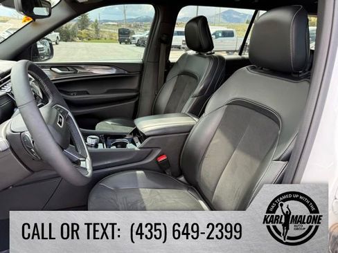 Used 2023 Jeep Grand Cherokee L Laredo AWD/4WD image 13