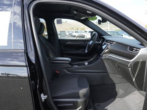 Used 2025 Jeep Grand Cherokee L Laredo AWD/4WD image 29