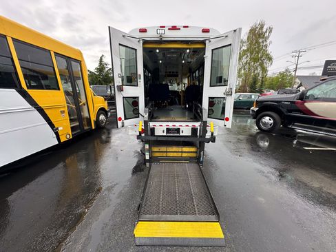 Used 2014 Chevrolet Express 3500 image 9