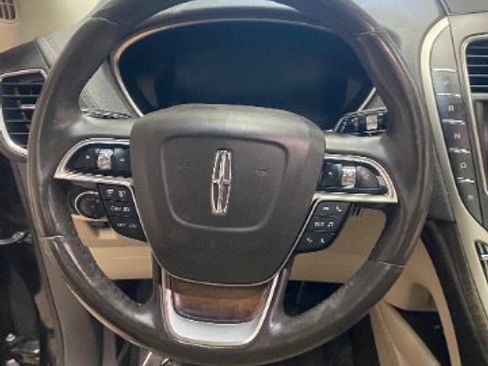 Used 2019 Lincoln Nautilus Reserve FWD image 25