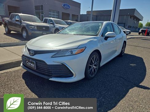 Used 2021 Toyota Camry XLE w/ Navigation Package AWD/4WD image 1