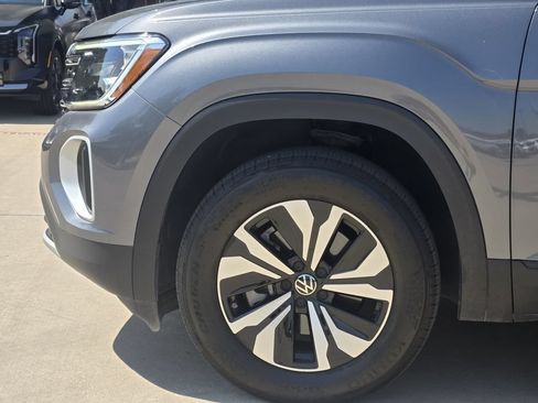 Used 2024 Volkswagen Atlas SE AWD/4WD image 14