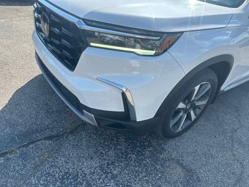 Used 2023 Honda Pilot Touring image 9