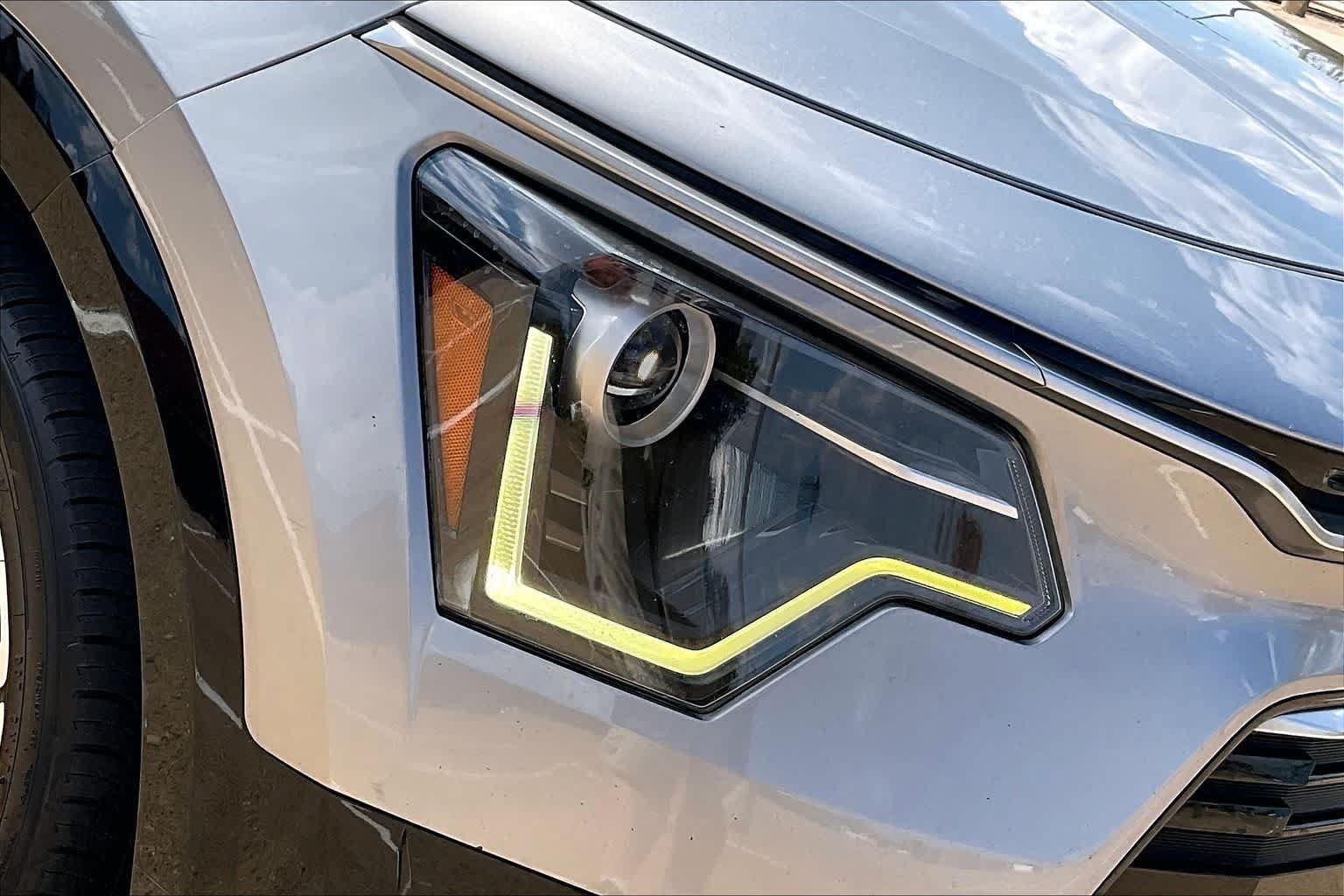 Certified 2023 Kia Niro EX Touring FWD image 31