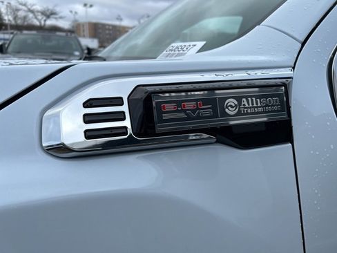 New 2026 GMC Sierra 3500 SLT image 4