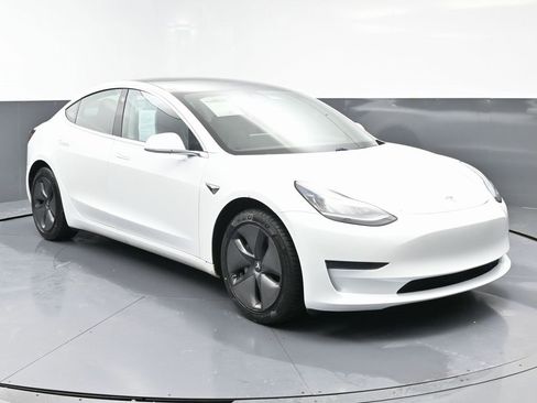 Used 2019 Tesla Model 3 Standard Range Plus image 2