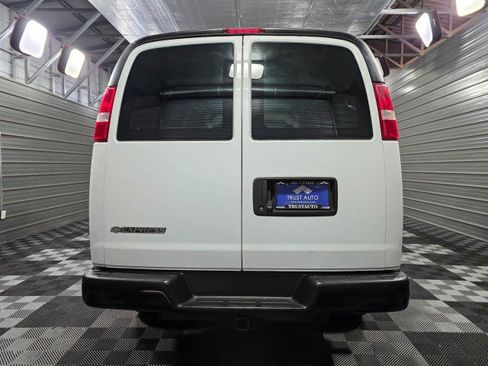 Used 2019 Chevrolet Express 2500 w/ Driver Convenience Package RWD image 6