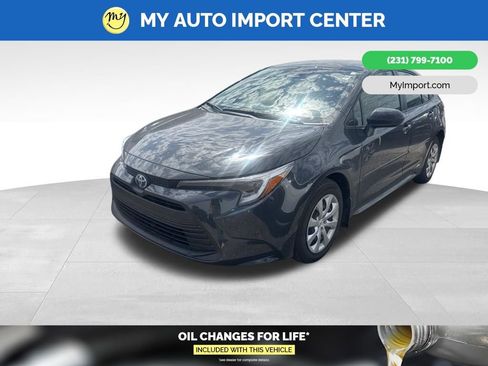 Used 2025 Toyota Corolla LE AWD/4WD image 3