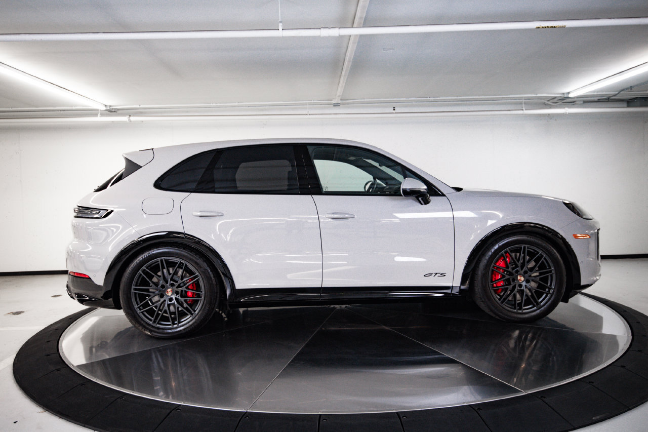 Certified 2026 Porsche Cayenne GTS AWD/4WD image 8