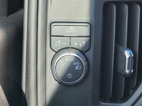 Used 2022 Chevrolet Silverado 1500 Custom image 25