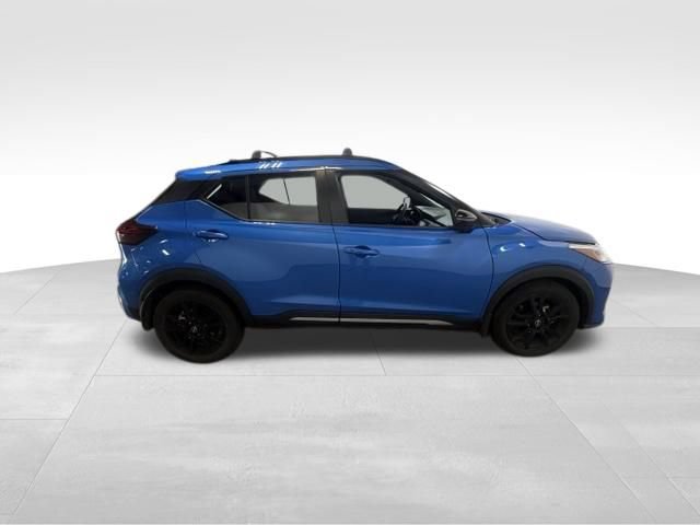 Used 2023 Nissan Kicks SR w/ Interior Electronics Package FWD image 6