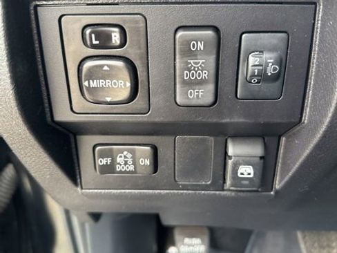 Used 2015 Toyota Tundra SR5 w/ SR5 Upgrade Package RWD image 38