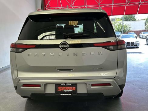 Used 2025 Nissan Pathfinder SL AWD/4WD image 4