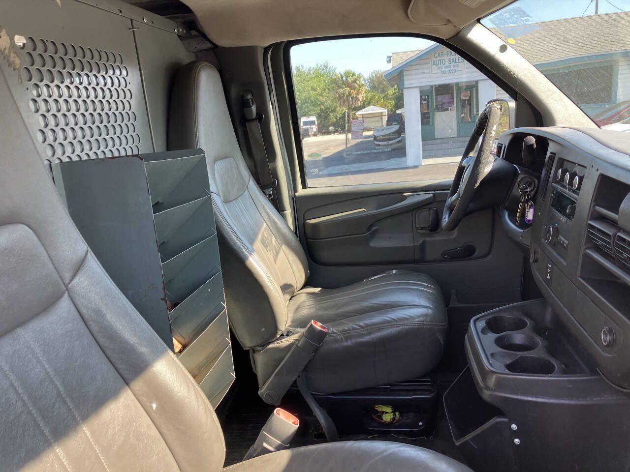 Used 2010 Chevrolet Express 2500 RWD image 27