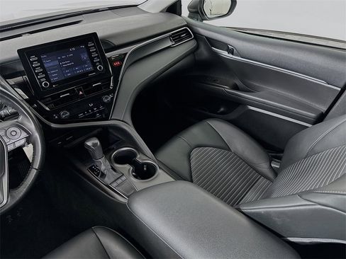 Used 2024 Toyota Camry SE image 22