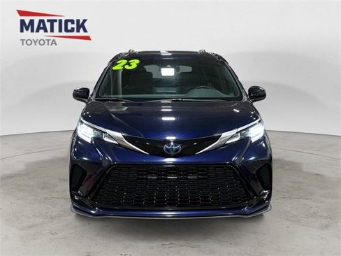 Used 2023 Toyota Sienna XSE image 2
