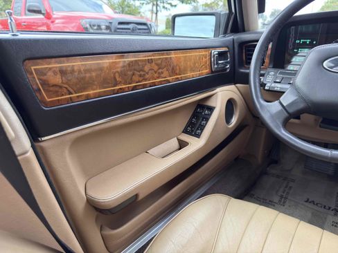 Used 1988 Jaguar XJ6 image 57