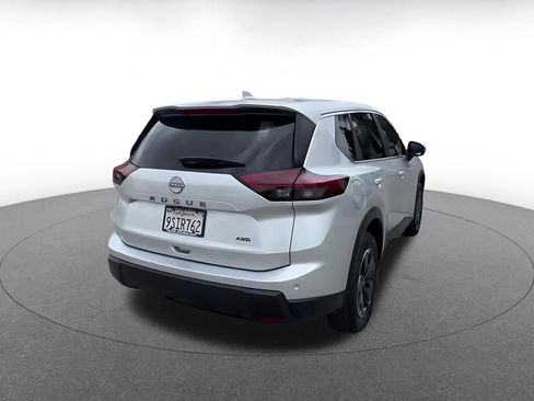 Used 2025 Nissan Rogue SV image 14