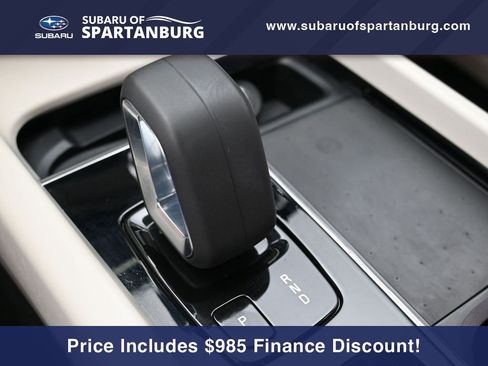 Used 2022 Volvo XC60 B5 Momentum image 21