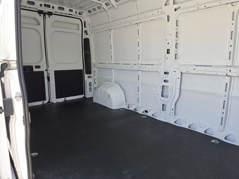 Used 2025 RAM ProMaster 2500 w/ Convenience Group FWD image 15