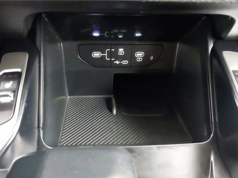 Used 2024 Kia Sorento S image 21