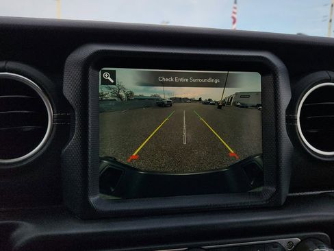 Used 2021 Jeep Gladiator Overland w/ Uconnect 4C Nav & Sound Group image 11