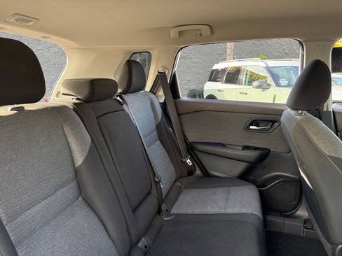 Used 2023 Nissan Rogue SV image 18