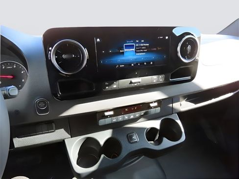 Used 2024 Mercedes-Benz Sprinter 2500 image 35