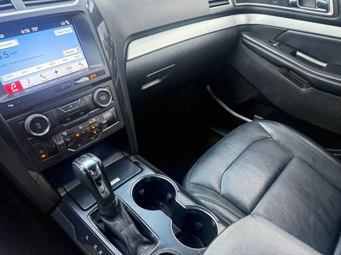 Used 2017 Ford Explorer XLT w/ Equipment Group 202A FWD image 22