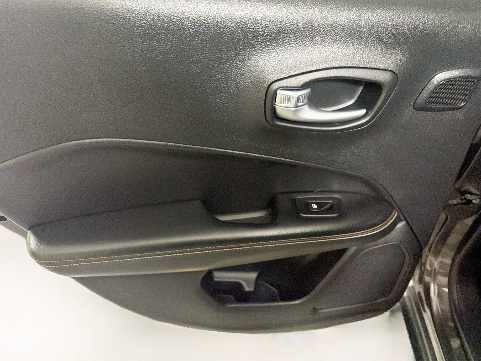 Used 2018 Jeep Compass Latitude w/ Popular Equipment Group FWD image 26
