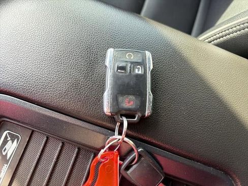 Used 2018 Chevrolet Silverado 1500 High Country image 32