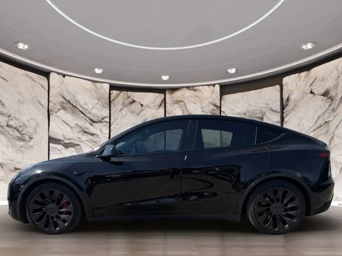 Used 2022 Tesla Model Y Performance image 5