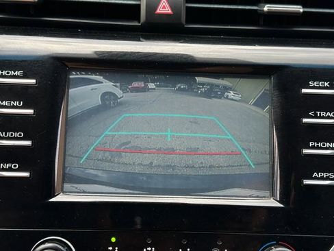 Used 2018 Toyota Camry L image 31