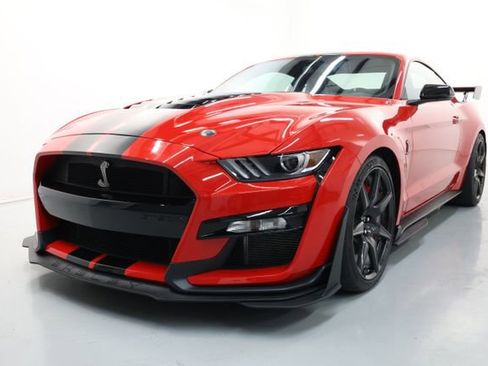 Used 2022 Ford Mustang Shelby GT500 w/ Carbon Fiber Track Pack RWD image 1