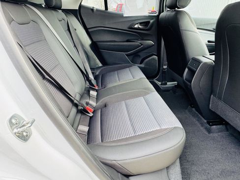 Used 2025 Chevrolet Trax LT w/ LT Convenience Package image 27