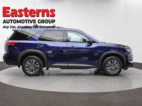 Used 2023 Nissan Pathfinder SV AWD/4WD image 4