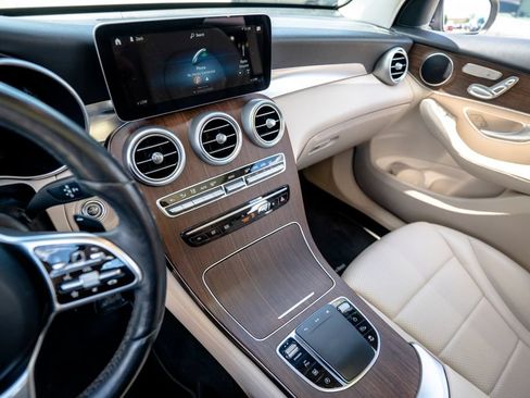 Used 2021 Mercedes-Benz GLC 300 4MATIC w/ Premium Package image 23