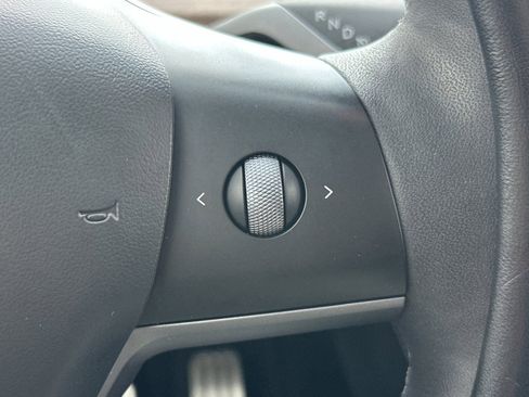 Used 2024 Tesla Model Y Performance image 28