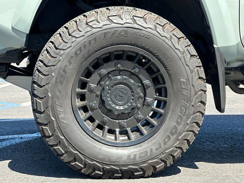 Used 2022 Toyota Tacoma TRD Sport w/ Technology Package image 22