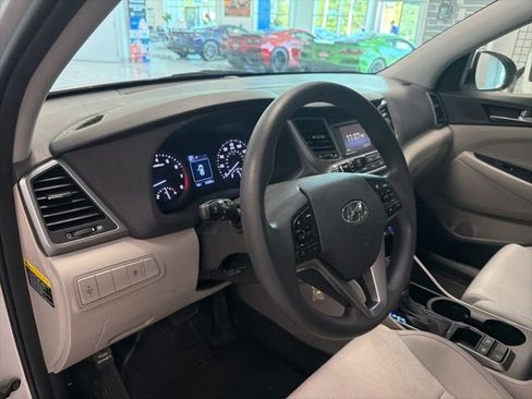 Used 2017 Hyundai Tucson SE AWD/4WD image 16