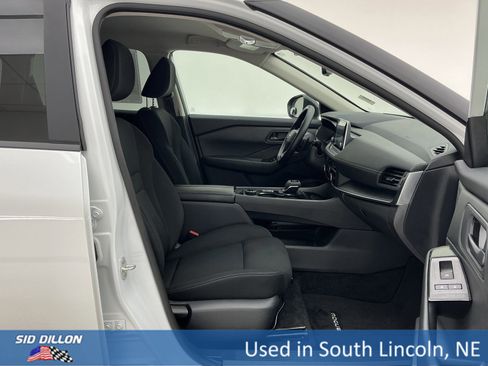 Used 2025 Nissan Rogue S image 25