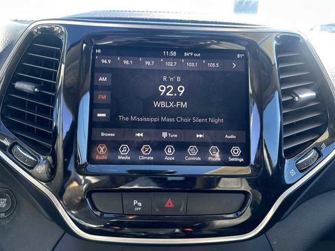 Used 2019 Jeep Cherokee Limited image 14