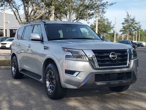 Used 2021 Nissan Armada SV image 3