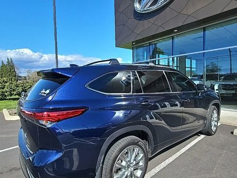 Used 2021 Toyota Highlander Limited image 6