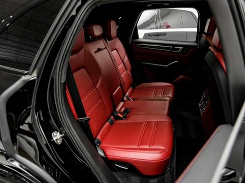Used 2021 Porsche Cayenne GTS w/ Premium Package Plus AWD/4WD image 43