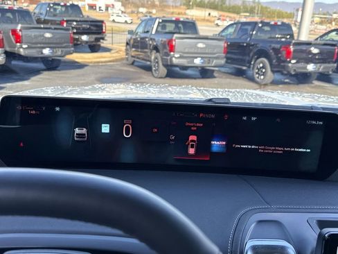 Used 2025 Ford Expedition Platinum image 29